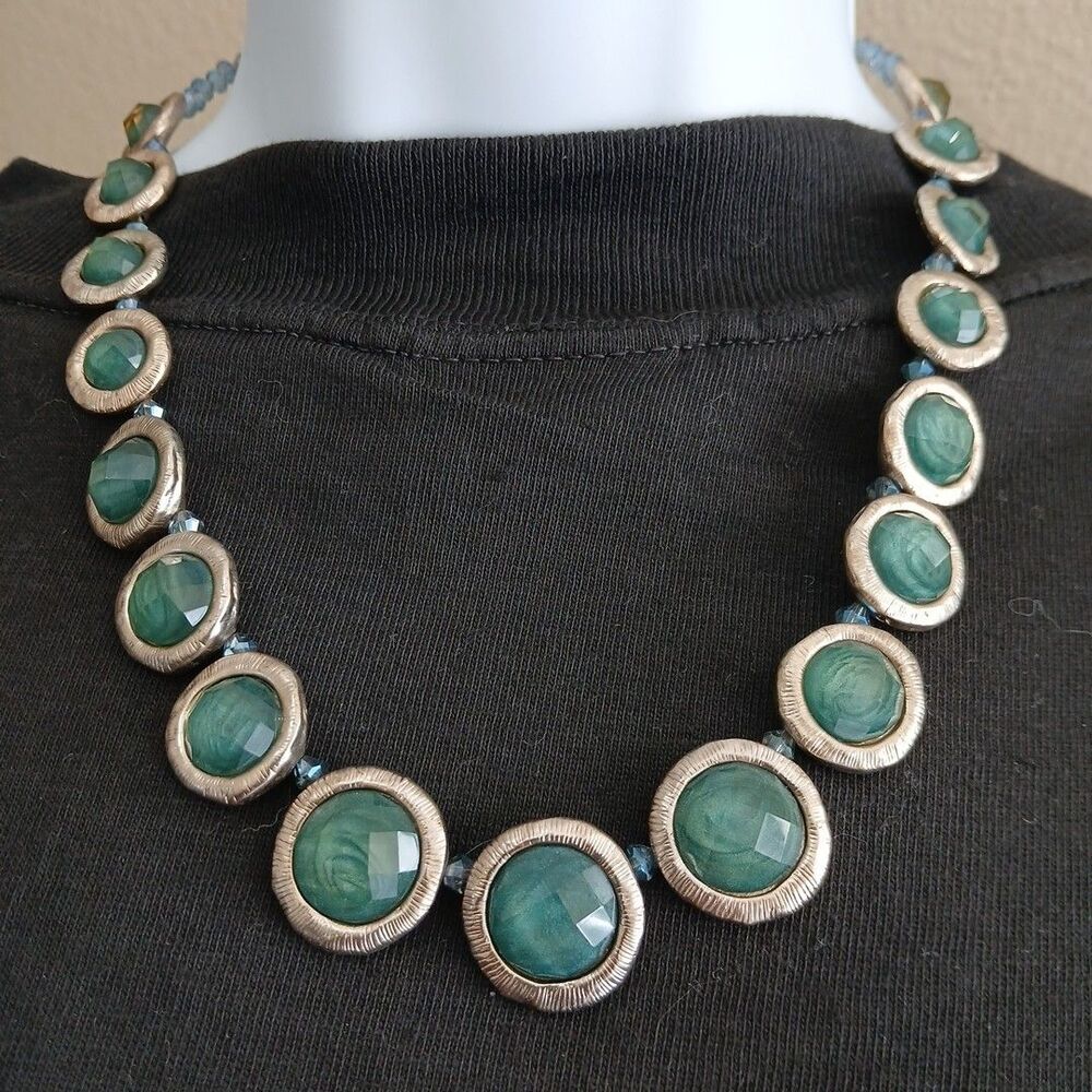Karma Bella Collar Necklace Green Stone Silver Tone Medallion 18” Timeless Style